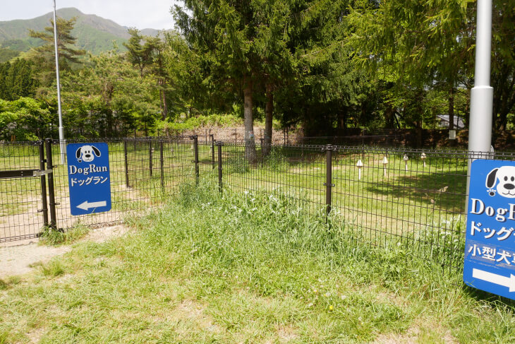 駒ヶ岳SA(下り)ドッグラン小型犬エリアとフリーエリア画像